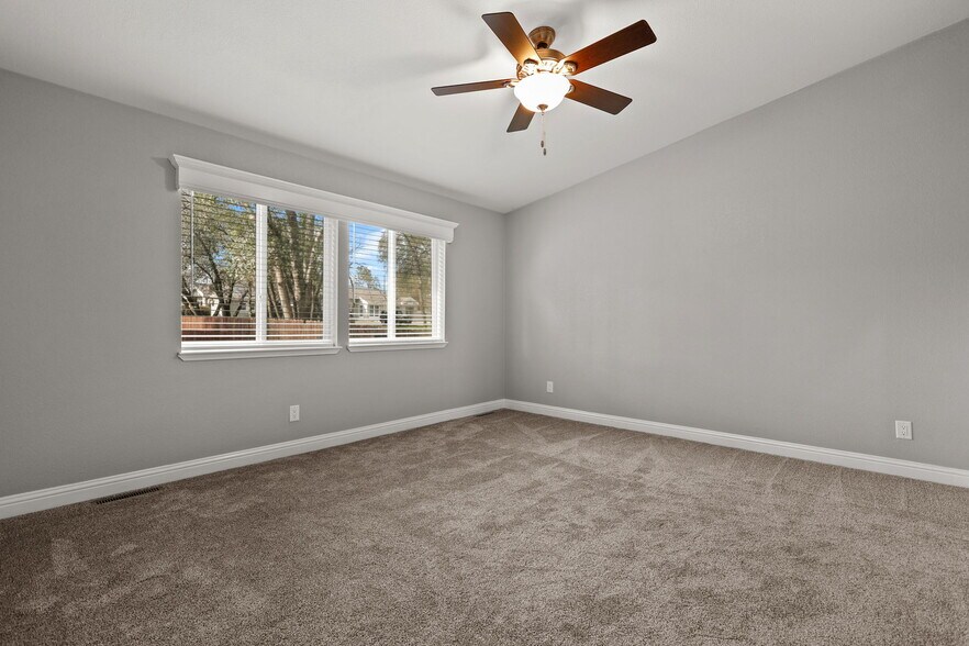 More Photos Of 2081 Victor Ave, Redding Office For Sale