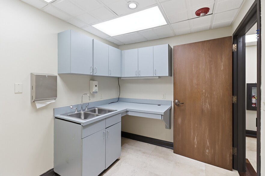 More Photos Of 661 E Altamonte Dr, Altamonte Springs Medical For Sale