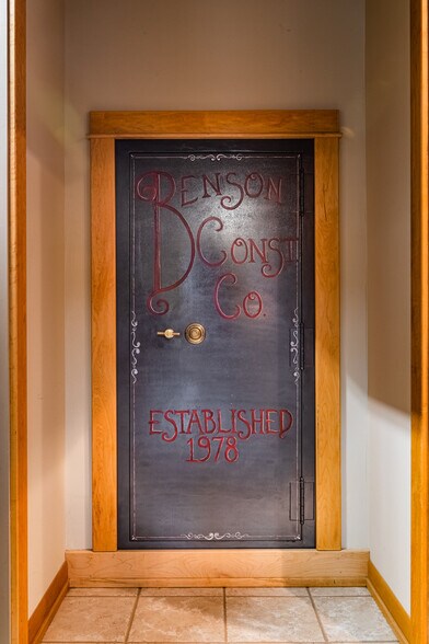 More Photos Of 1613 Chase St, La Crosse Showroom For Sale