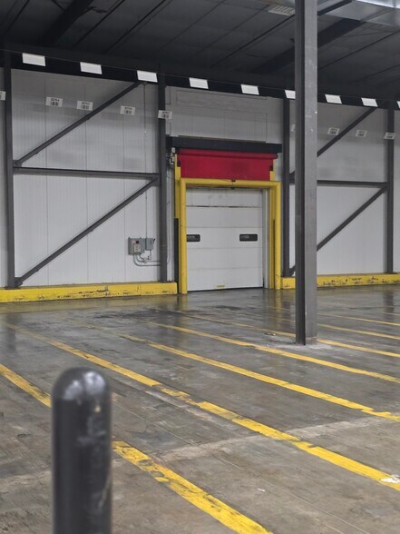 More Photos Of 10777 High Point Dr, Olive Branch Distribution For Lease