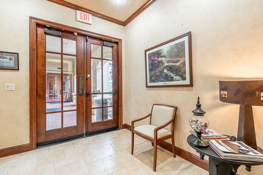 More Photos Of 6620 Bryant Irvin Rd, Fort Worth Medical For Lease