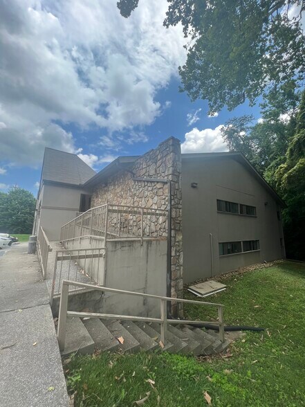 More Photos Of 6906 Kingston Pike, Knoxville Medical For Lease