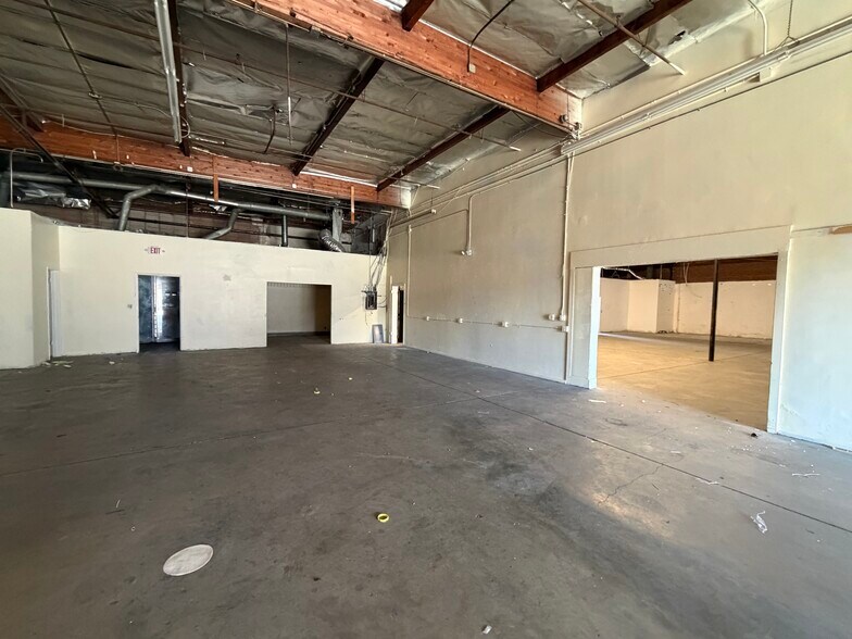 More Photos Of 1714 Wall St, Los Angeles Manufacturing For Lease