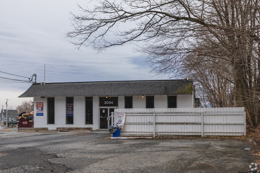 More Photos Of 3054 Us-9w, New Windsor Township Warehouse For Lease