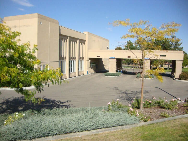 More Photos Of 1715 Pole Line Rd E, Twin Falls Bank For Sale