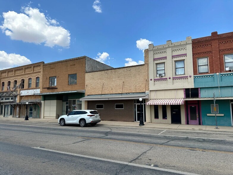 More Photos Of 410 N 1st St, Haskell Office For Sale