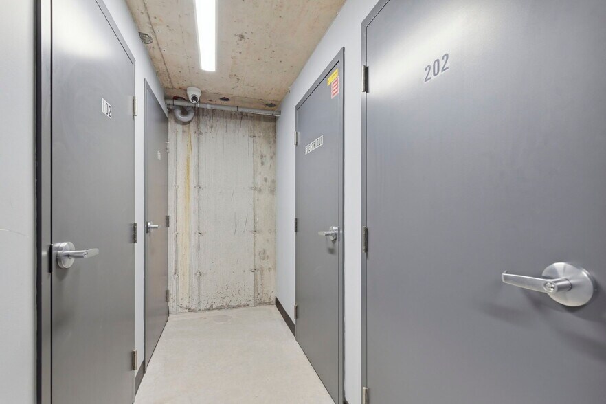 More Photos Of 1074 Ch Du Côteau-Rouge, Longueuil Apartments For Sale