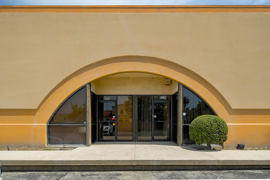 More Photos Of 158 W Pomona Ave, Monrovia Warehouse For Lease