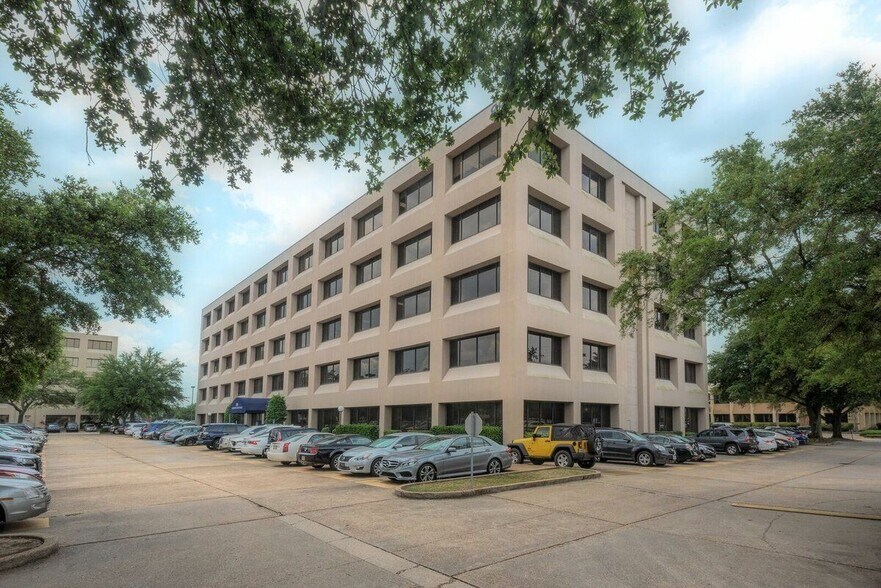 More Photos Of 880 W Commerce Rd, New Orleans Office For Lease