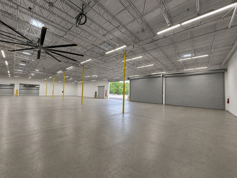 More Photos Of 2902 E Sligh Ave, Tampa Warehouse For Lease