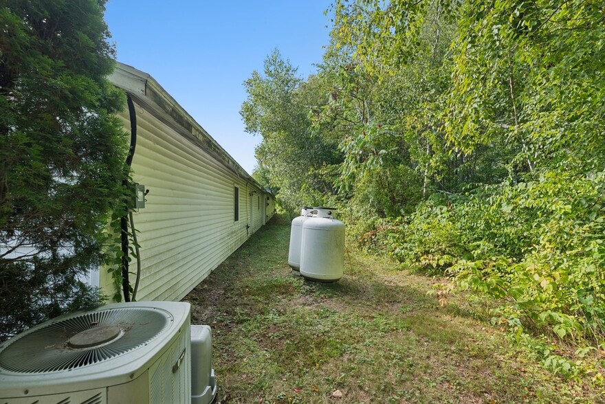 More Photos Of 37-41 Roosevelt Trl, Casco Office For Sale