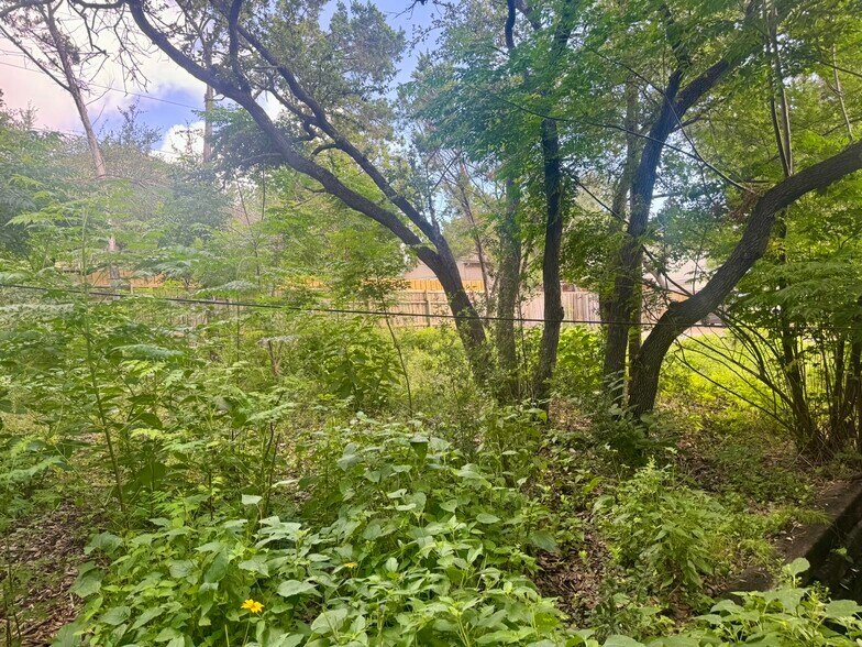 More Photos Of 1102 N Cuernavaca Dr, Austin Office For Sale