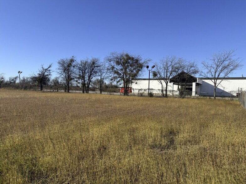 More Photos Of 16314 I-35 Frontage rd, Austin Land For Lease