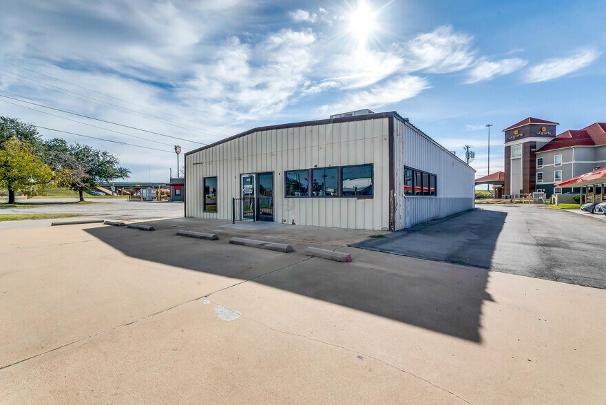 Primary Photo Of 1481 E Main St, Eastland Restaurant For Sale