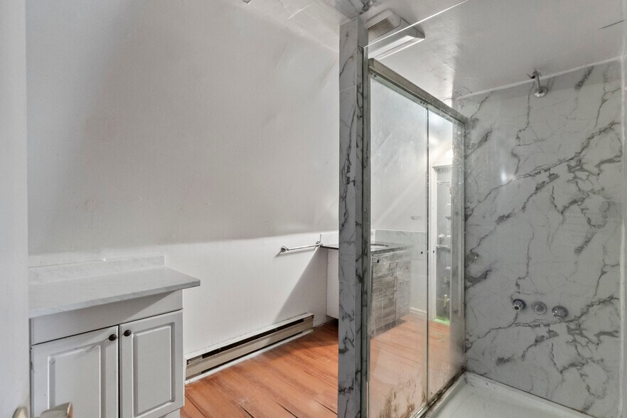 More Photos Of 541 Aylmer St N, Peterborough Apartments For Sale