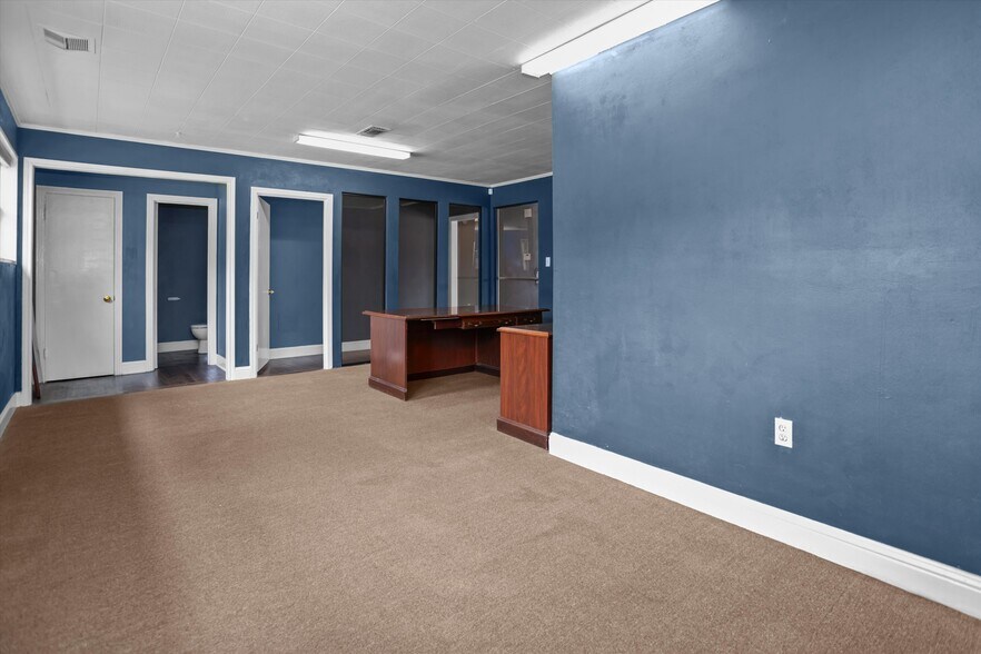 More Photos Of 806 S Timberland Dr, Lufkin Coworking Space