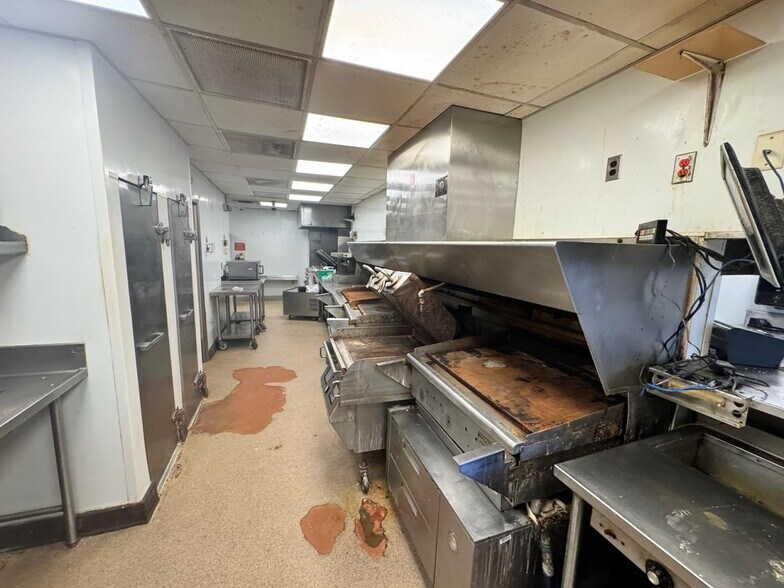 More Photos Of 408 Market Square Dr, Maysville Restaurant For Sale