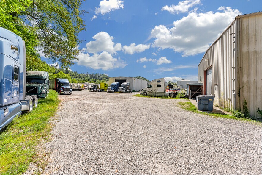 More Photos Of 148 Roush Cir, Fairmont Industrial For Lease