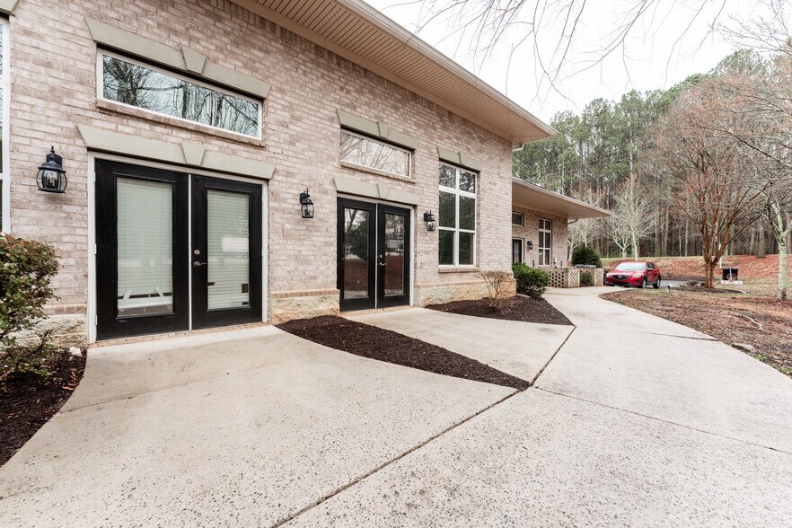 More Photos Of 100 Glendalough Ct, Tyrone Office For Lease