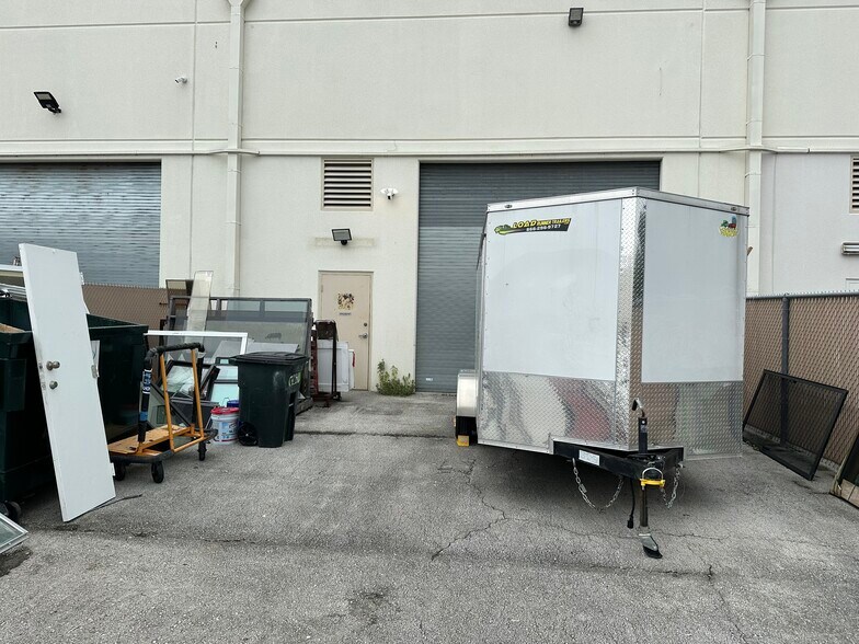 More Photos Of 1805 S Powerline Rd, Deerfield Beach Warehouse For Lease