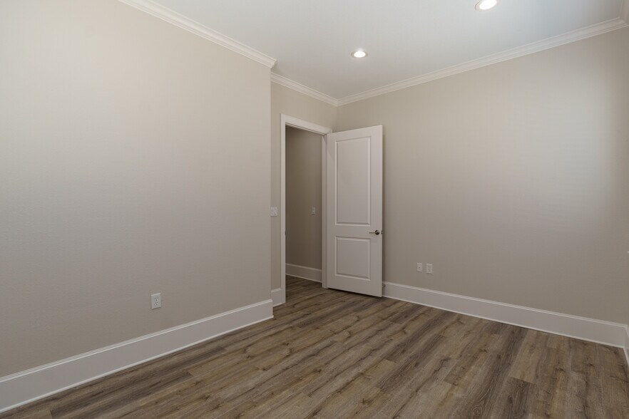 More Photos Of 19539 Champion Forest Dr, Spring Medical For Sale