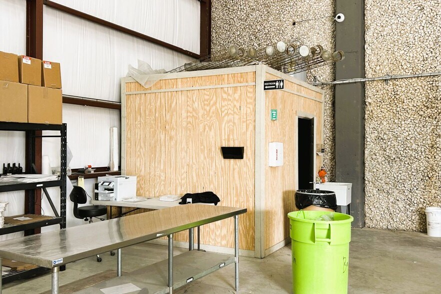 More Photos Of 1916 Gallagher Dr, Sherman Warehouse For Sale