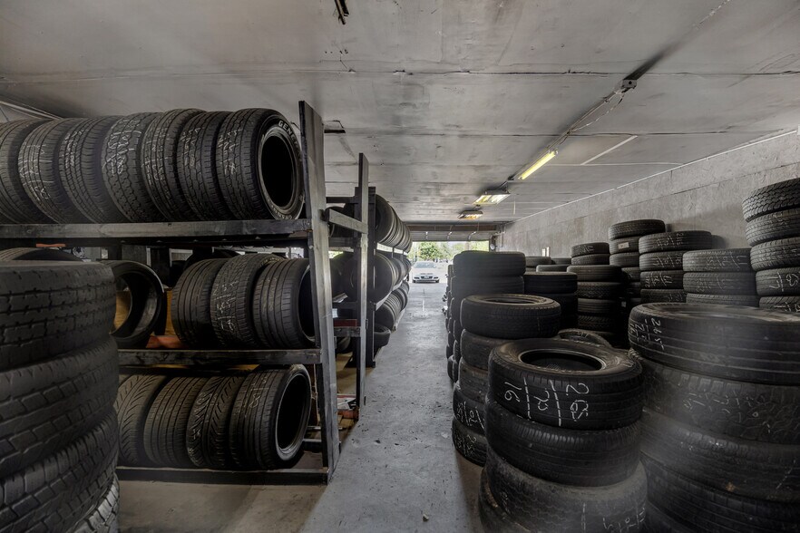 More Photos Of 9121 Cullen Blvd, Houston Auto Repair For Sale
