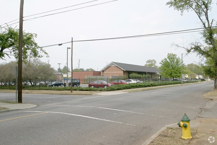 More Photos Of 633 Lomb Ave SW, Birmingham Medical For Lease
