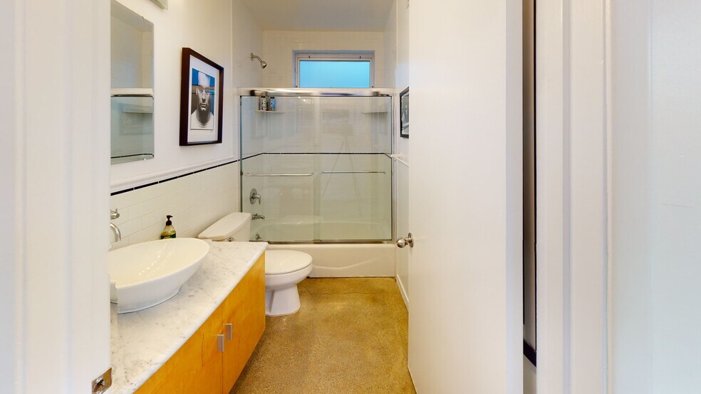 More Photos Of 1410 Pacific Ave, Venice Office For Sale