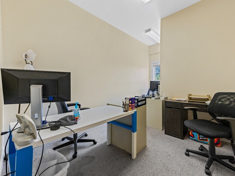 More Photos Of 120 Chadwick Square Ct, Hendersonville Medical For Lease
