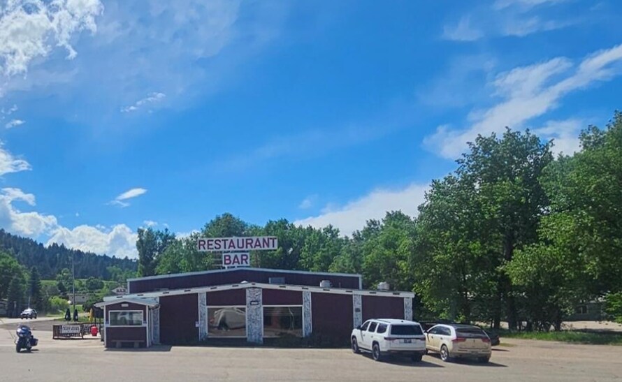 More Photos Of 1401 Laurel Ave, Whitewood Restaurant For Sale