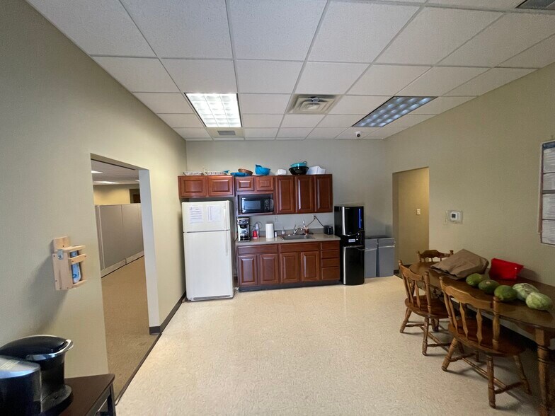 More Photos Of 1001 Chestnut Hills Pky, Fort Wayne Office For Lease