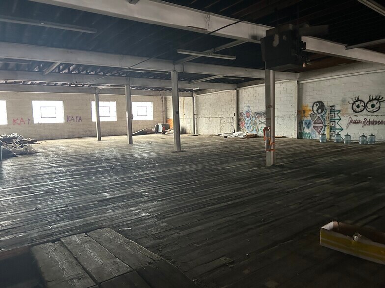 More Photos Of 2111-2141 E Rush St, Philadelphia Warehouse For Sale