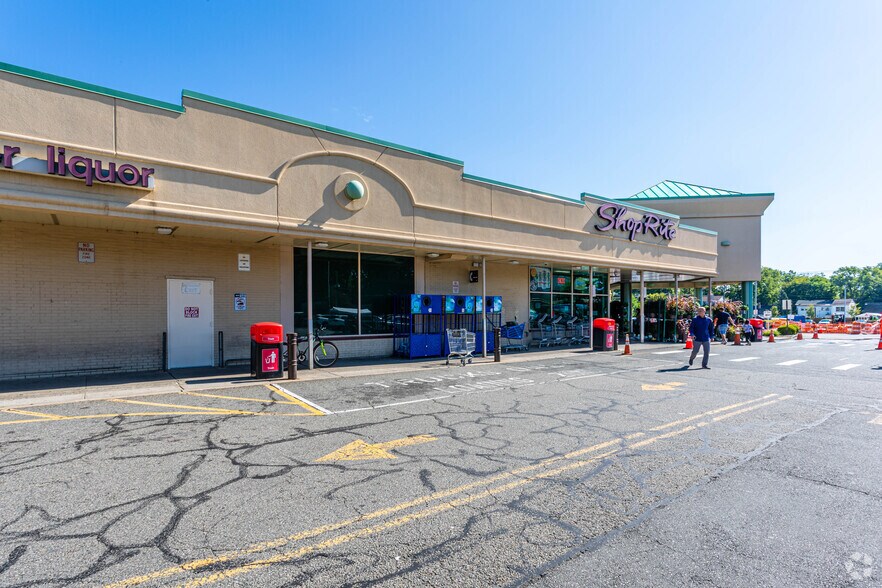 Primary Photo Of 244 W Passaic St, Rochelle Park General Retail For Lease