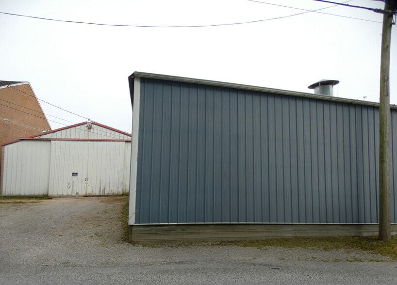 More Photos Of 105 W Water St, Pinckneyville Specialty For Sale