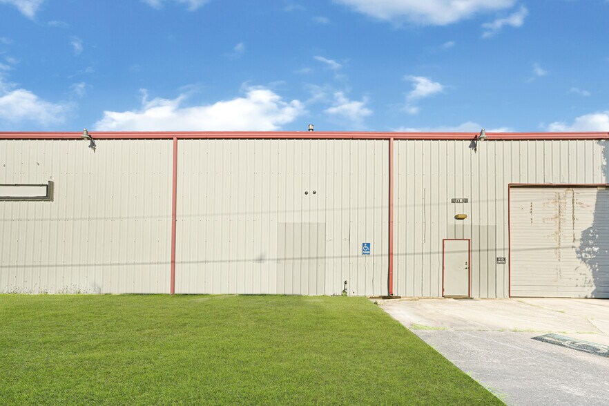 More Photos Of 1106 Witter St, Pasadena Industrial For Sale