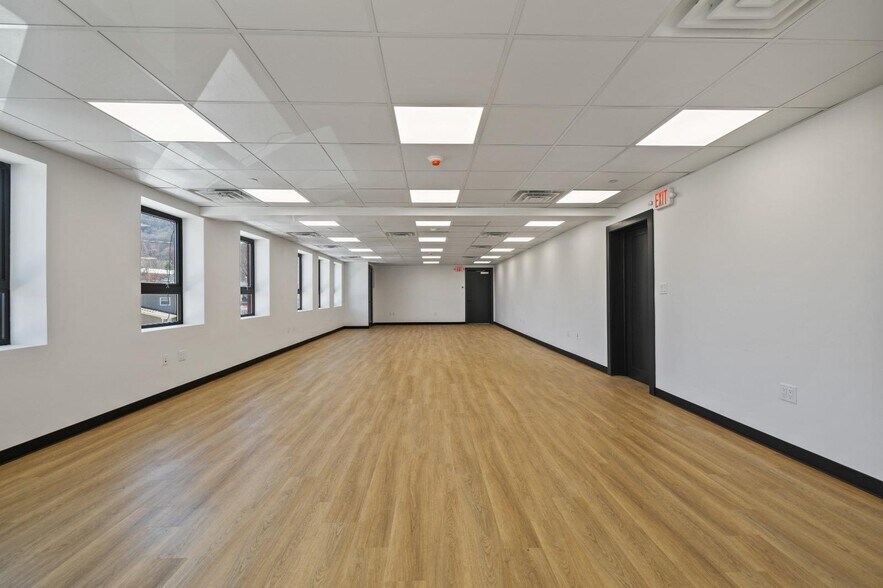 More Photos Of 6-12 Hoover Ave, Haverstraw Warehouse For Lease