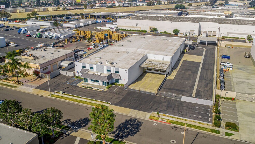 Primary Photo Of 3601-3605 W Pendleton Ave, Santa Ana Manufacturing For Lease