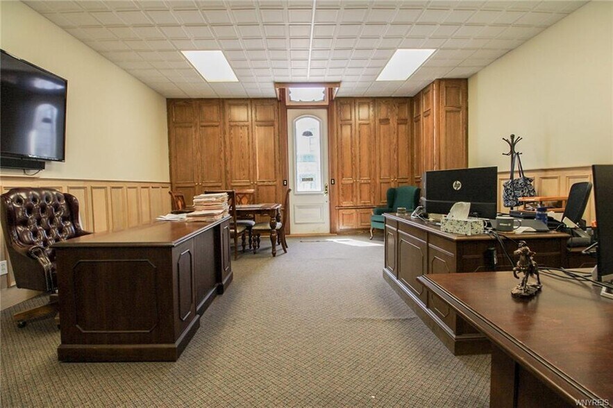 More Photos Of 15 Main St, Middleport Storefront For Lease