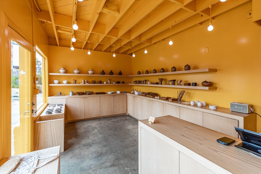 More Photos Of 1219 Abbot Kinney Blvd, Venice Storefront Retail Residential For Lease