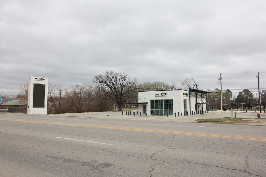 More Photos Of 927 S Main St, Sapulpa Specialty For Sale