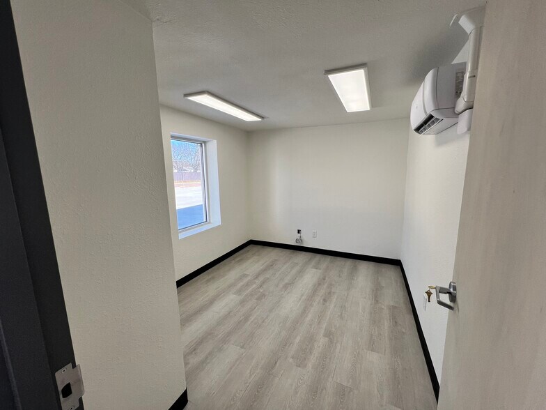 More Photos Of 4924 Old Benbrook Rd, Fort Worth Warehouse For Sale