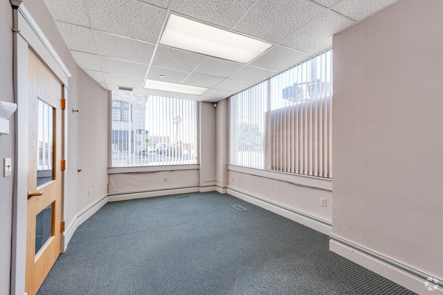 More Photos Of 348 N Burdick St, Kalamazoo Medical For Lease