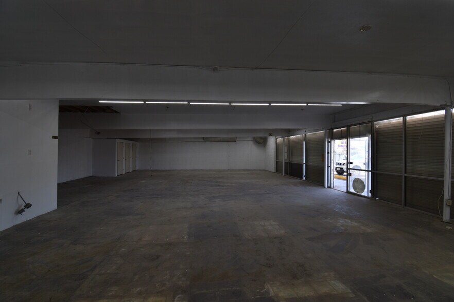 More Photos Of 9294 Mccombs St, El Paso Supermarket For Lease