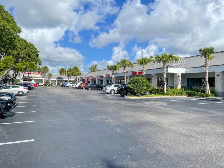 More Photos Of 2501-2565 N Dixie Hwy, Lake Worth Unknown For Lease