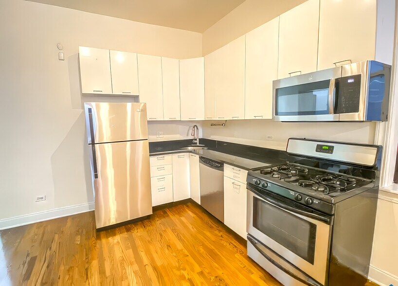 More Photos Of 2100 N Hoyne Ave, Chicago Apartments For Sale