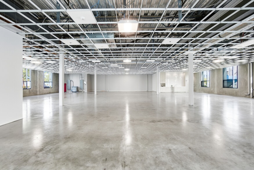 More Photos Of 3081-3085 N Hollywood Way, Burbank Loft Creative Space For Lease