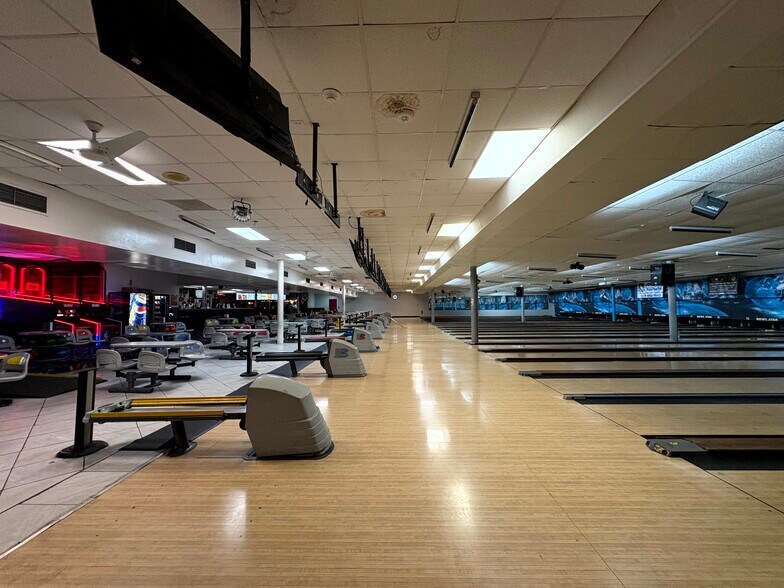More Photos Of 4180 Pinkston St, Beaumont Bowling Alley For Sale