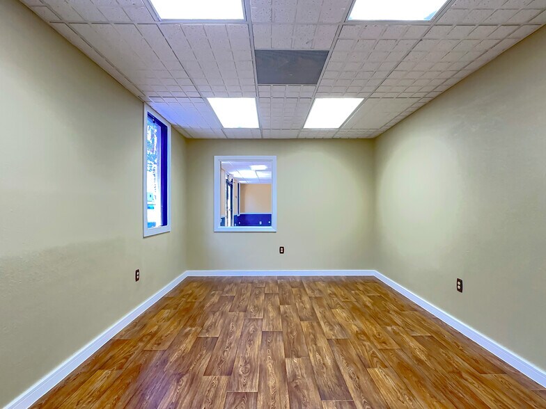 More Photos Of 532 International Pl, Rockledge Warehouse For Lease