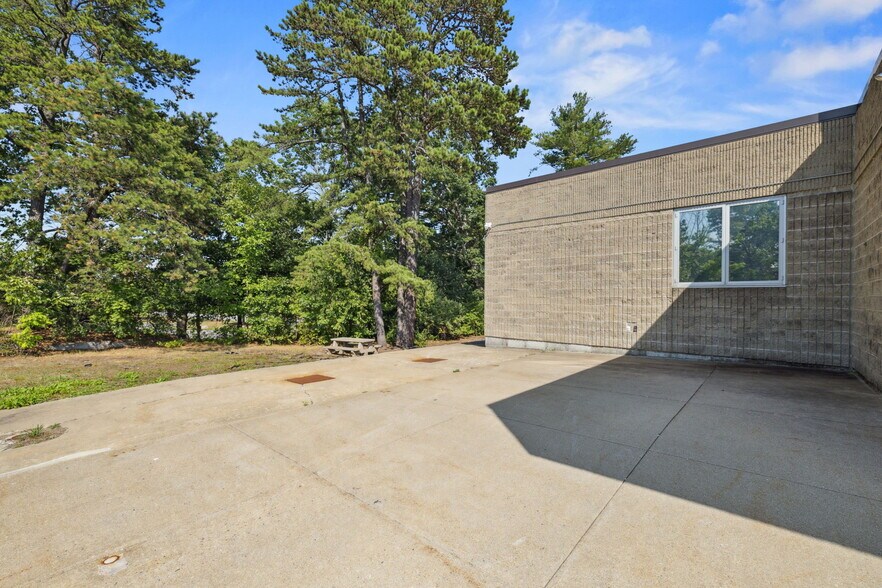 More Photos Of 175 Amherst St, Nashua Freestanding For Lease